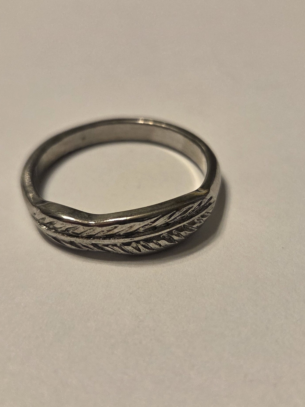 Silver Tone Feather Band Ring Size 8